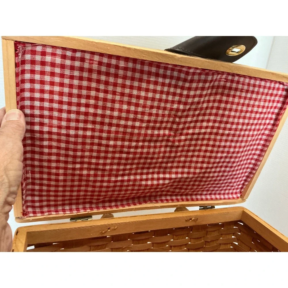 Vintage Picnic Basket Woven Wood‎ Gingham Lining Turn Lock Large Tan